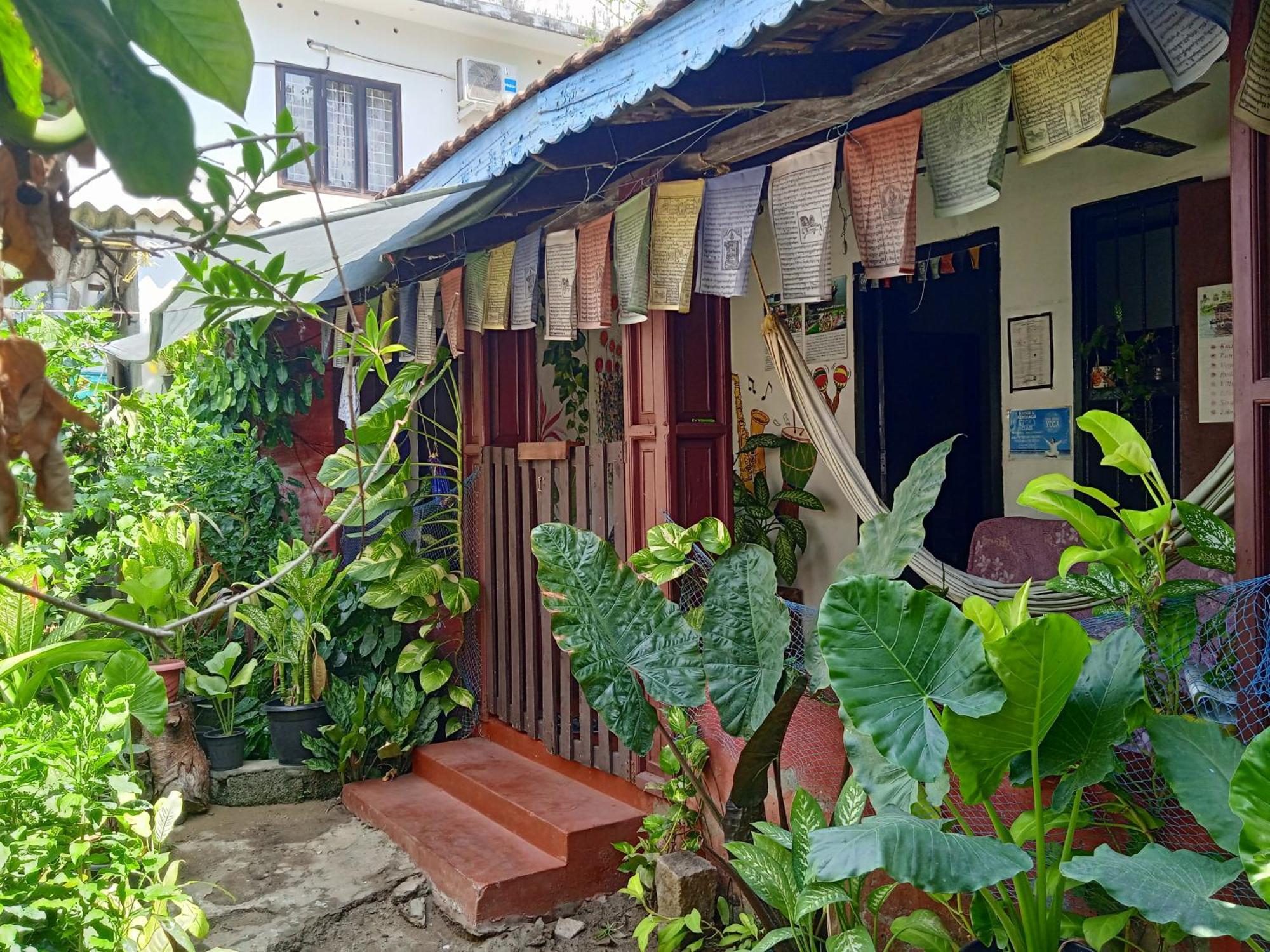 The Blues Hotel Alappuzha Buitenkant foto