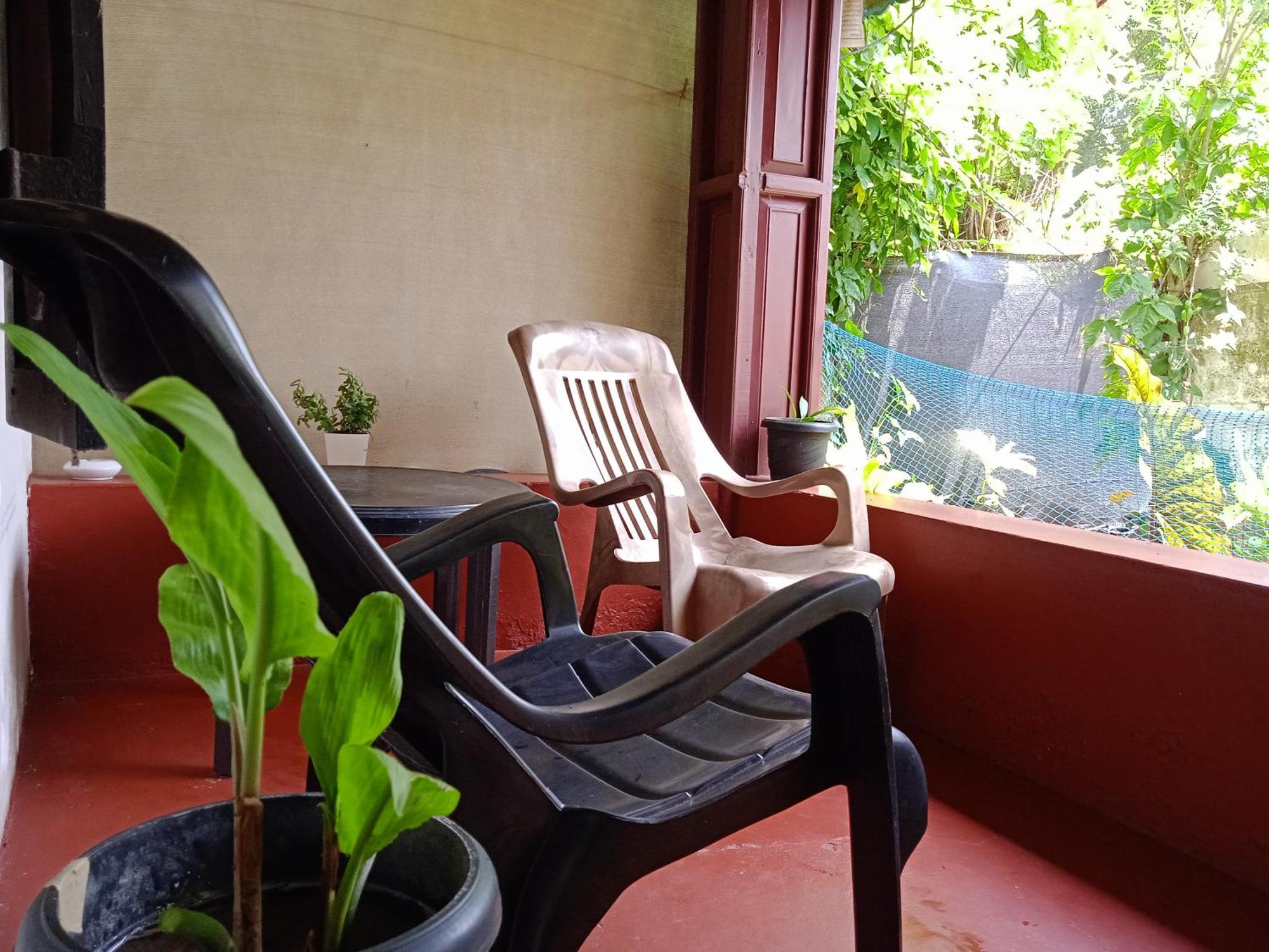 The Blues Hotel Alappuzha Buitenkant foto