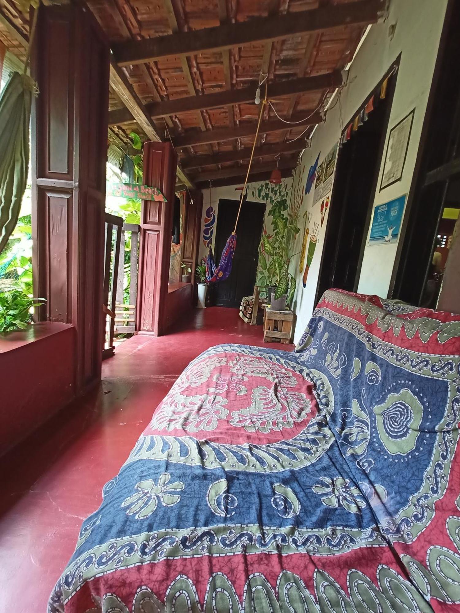 The Blues Hotel Alappuzha Buitenkant foto